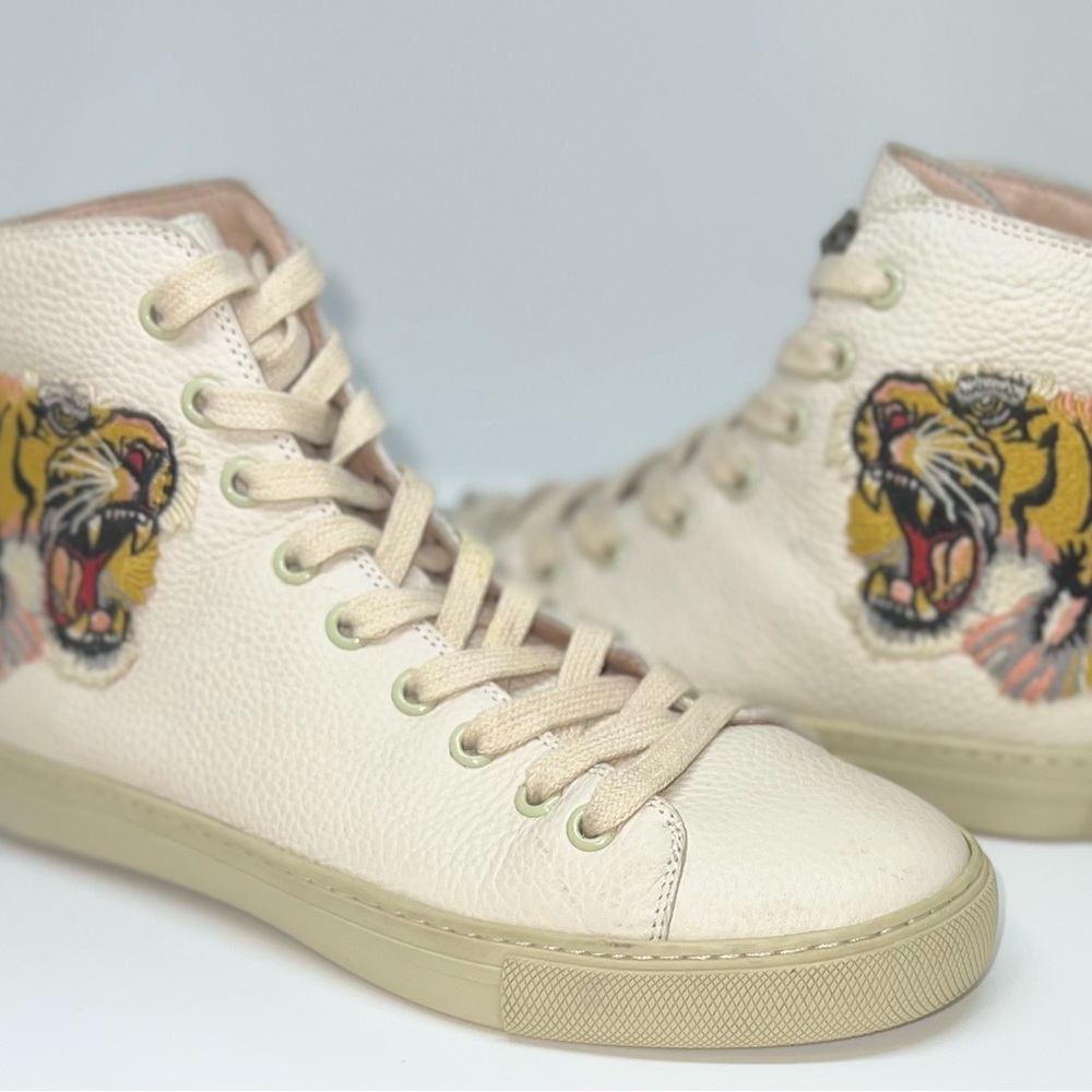 Gucci leather tiger sneakers